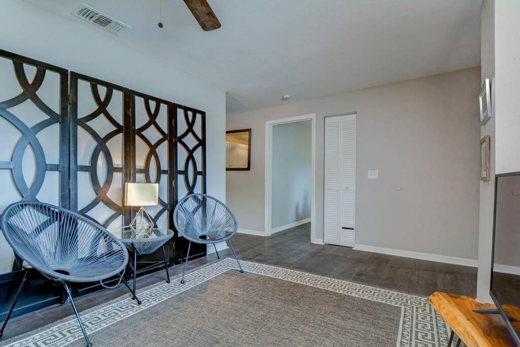 Driftwood Castle Urban Oasis With Firepit Near Convention Center And Amalie Arena, Room For 6 แทมปา ภายนอก รูปภาพ